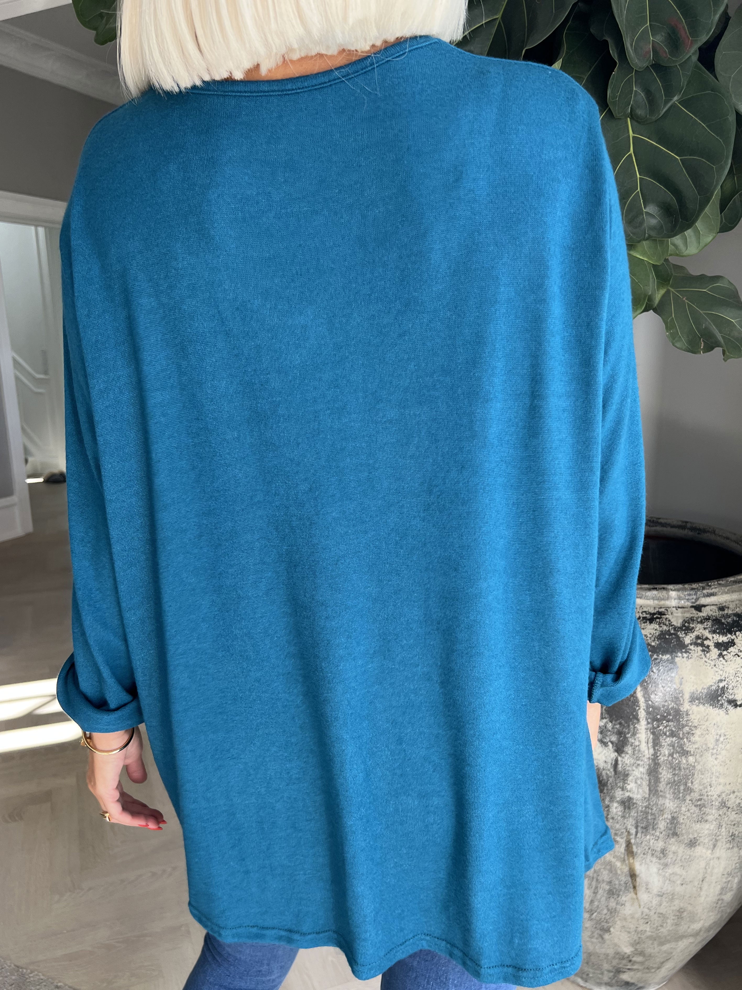 Linn - Blød bluse med knude på brystet